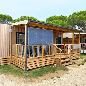 Kemping Estivo Premium Deluxe Mobile Homes On Malibu, Lido di Jesolo