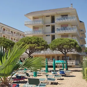 Apartment Diplomatic-residence Fronte Mare-piazza Torino-lido Di, Lido di Jesolo